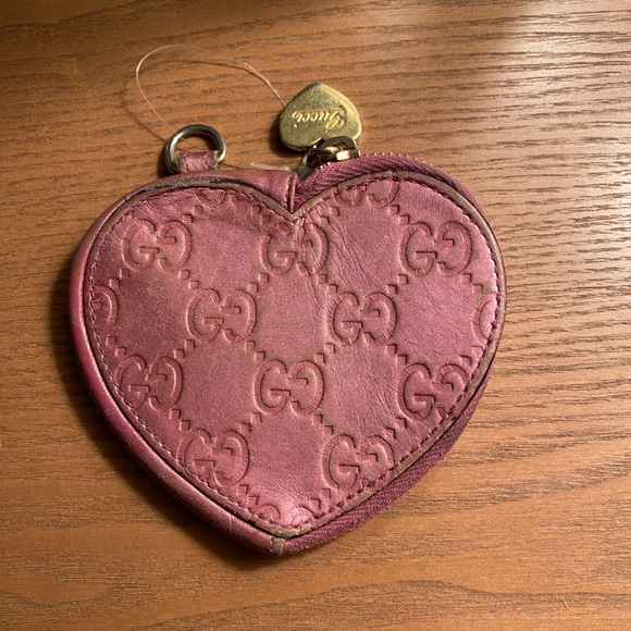 Gucci Accessories - EUC Gucci Pink Guccisima Coin Heart Case